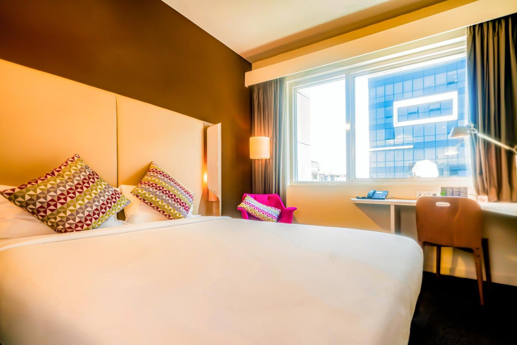 Hotel Campanile Centre 3*